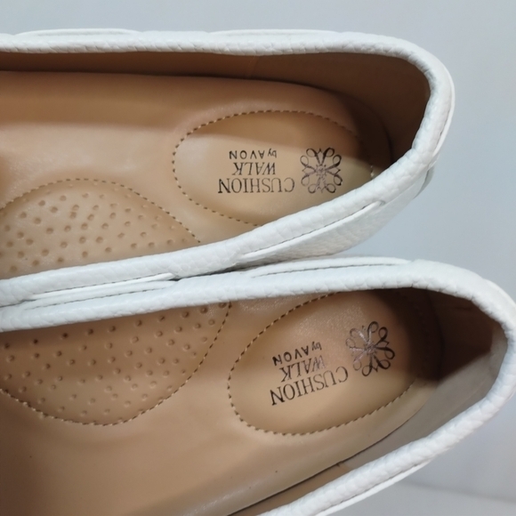 Cushion Walk by Avon Women's White Slip-On Loafers Size 6 NWOT - Picture 6 of 9